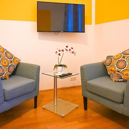 Backpacker Apartment Hofburg Wenen Buitenkant foto