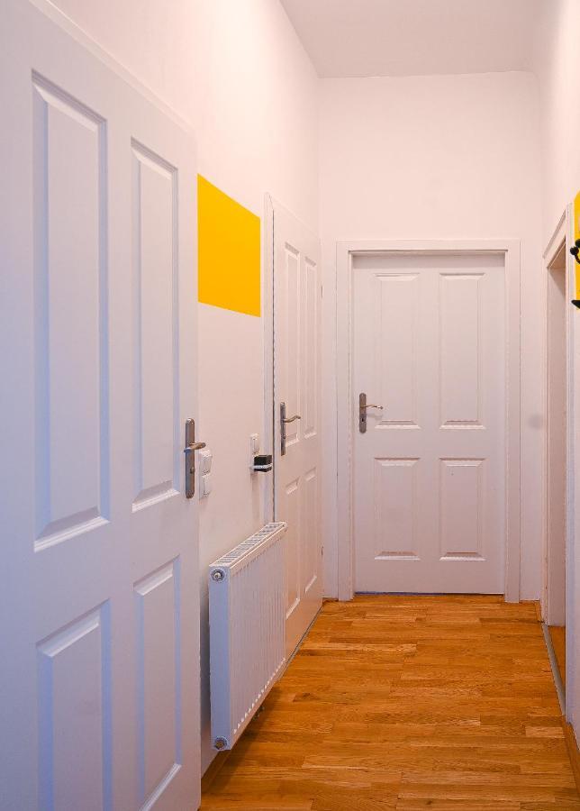 Backpacker Apartment Hofburg Wenen Buitenkant foto