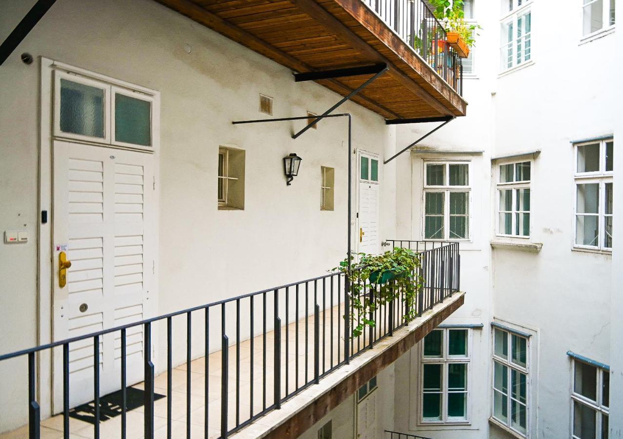 Backpacker Apartment Hofburg Wenen Buitenkant foto