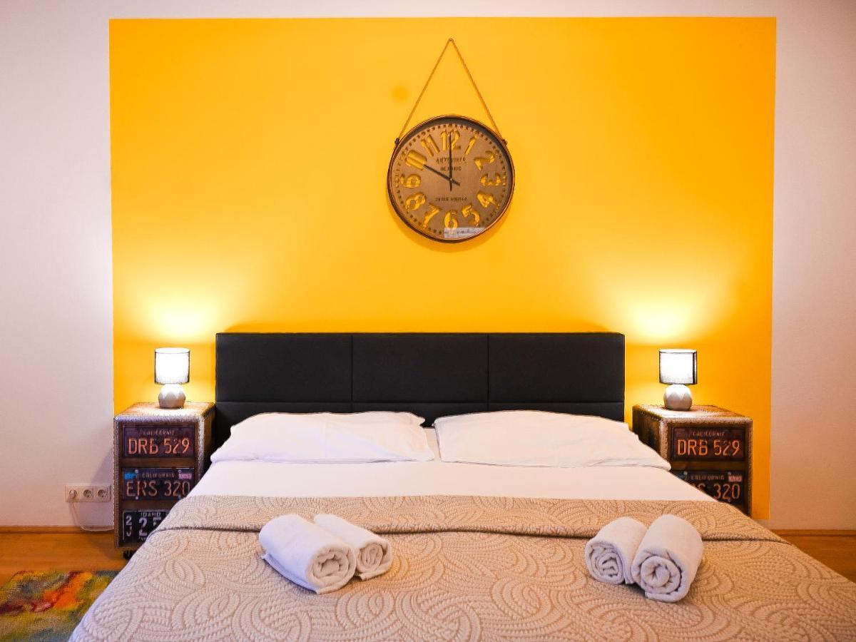 Backpacker Apartment Hofburg Wenen Buitenkant foto