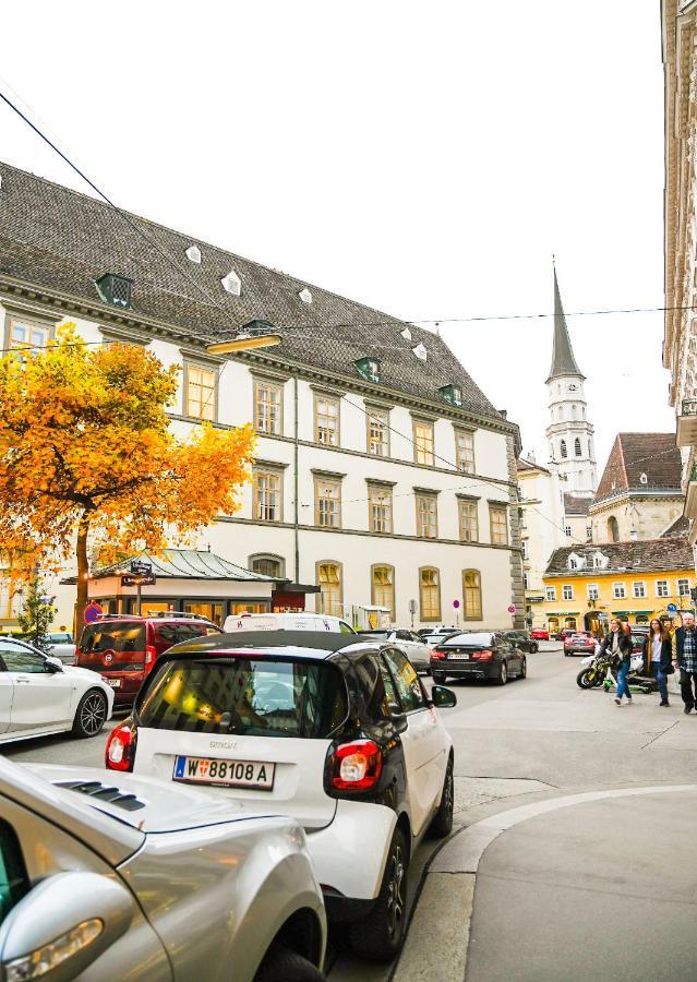 Backpacker Apartment Hofburg Wenen Buitenkant foto